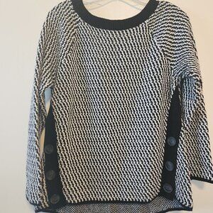 Loft Sweater Size Medium Black and White knit